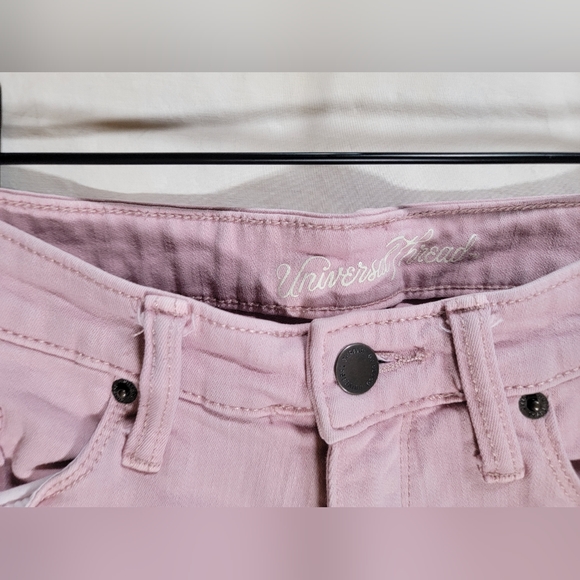 Universal Thread woman's pink denim jean shorts size 0/25 ready for warm weather - Picture 2 of 5